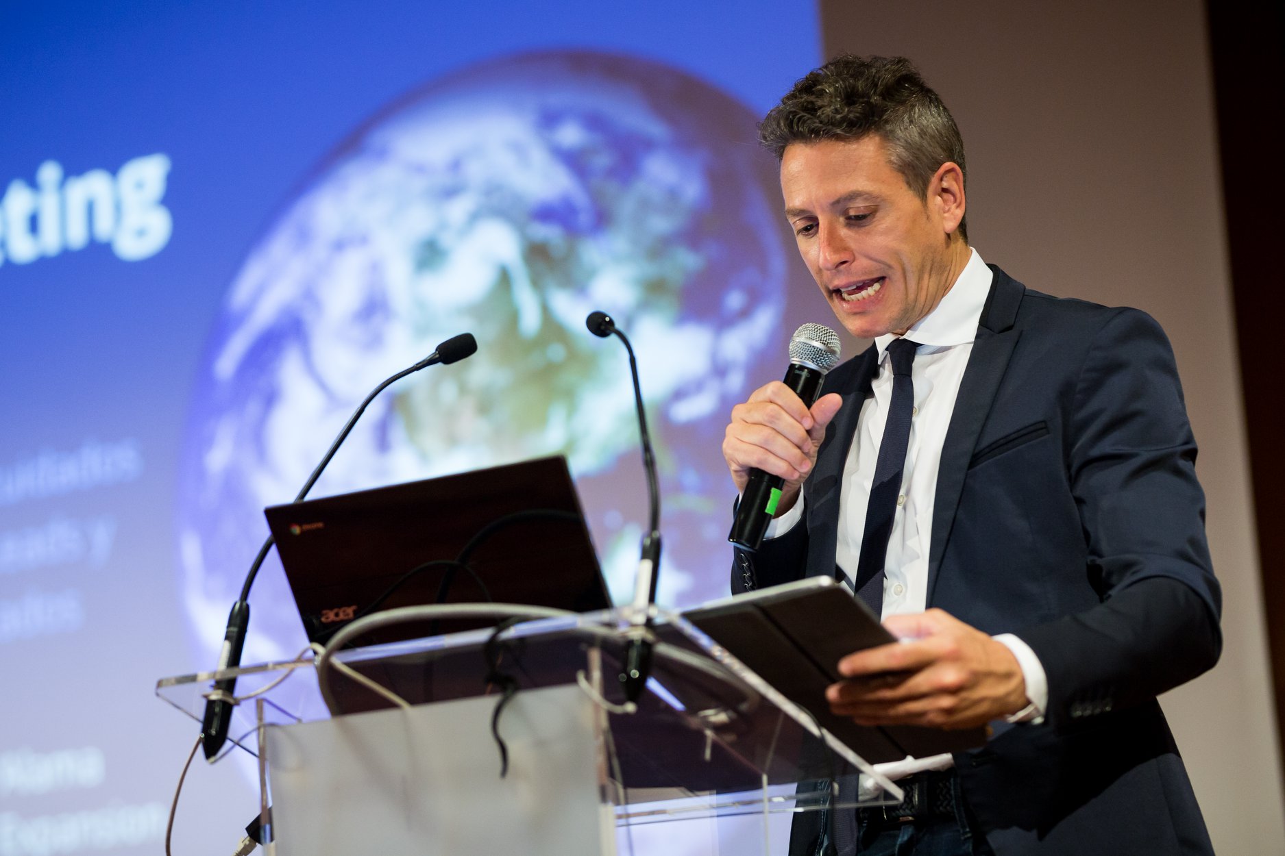 presentador-de-eventos